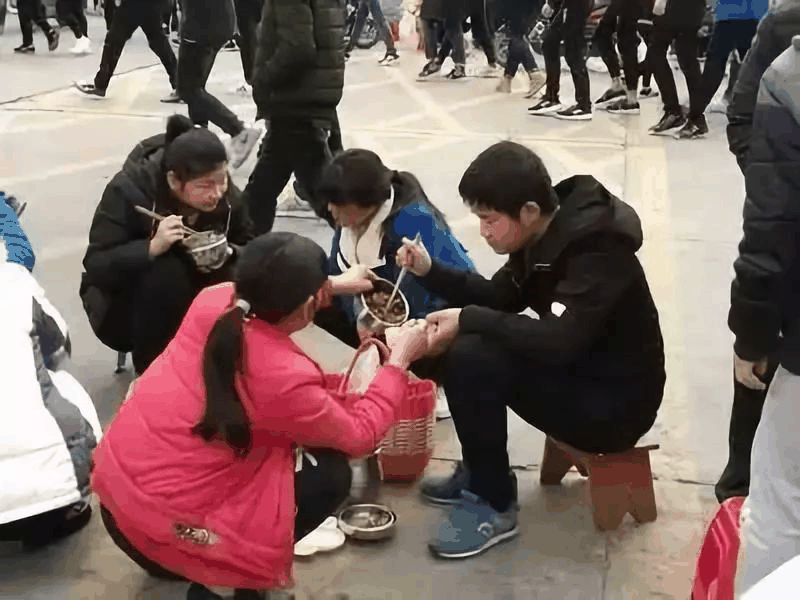 教育的真相:每個優秀孩子的背後(hòu),都(dōu)是父母的奮力托舉!